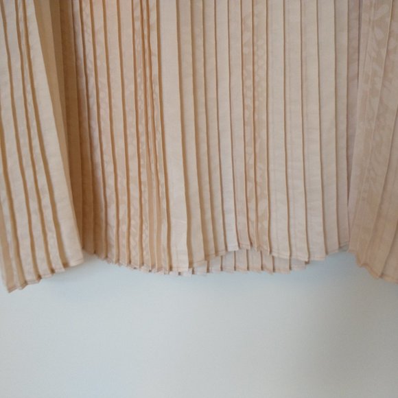 Tahari size XS cream sleeveless top - Picture 3 of 9